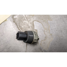 114W024 Engine Oil Pressure Sensor For 09-10 Nissan Cube  1.8